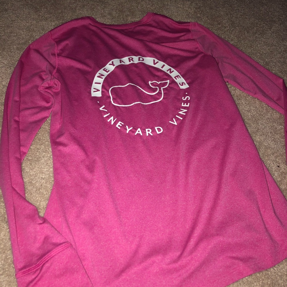 vineyard vines long sleeve athletic top!